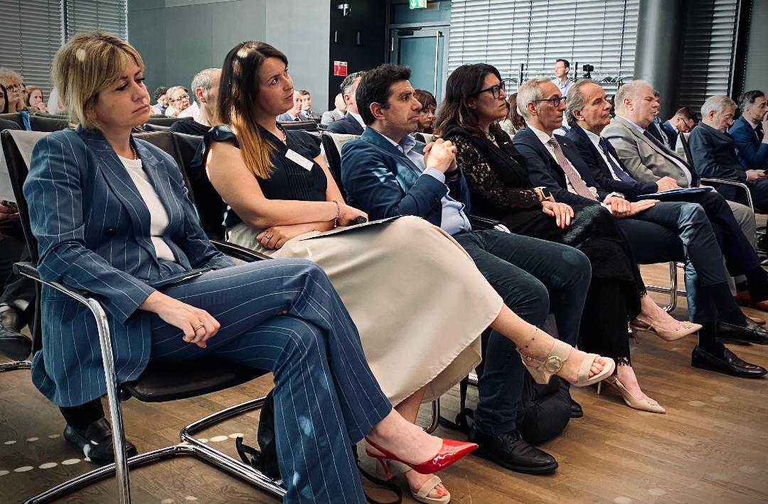 scopri l'importanza dell'etica nell'intelligenza artificiale: esplora come i principi etici influenzano lo sviluppo e l'uso dell'ai per un futuro più giusto e responsabile.
