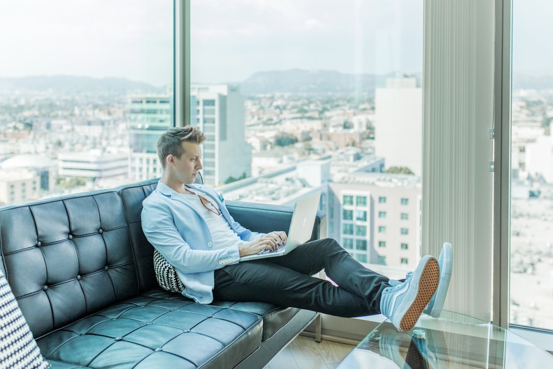 scopri il mondo del freelance: opportunità, sfide e consigli per costruire una carriera di successo lavorando autonomamente. approfitta della flessibilità e della libertà nella tua vita professionale.