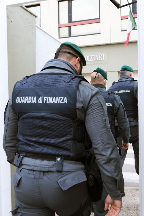 scopri come l'intelligenza artificiale sta rivoluzionando il settore finanziario, ottimizzando processi, migliorando le analisi e offrendo nuove opportunità di investimento.