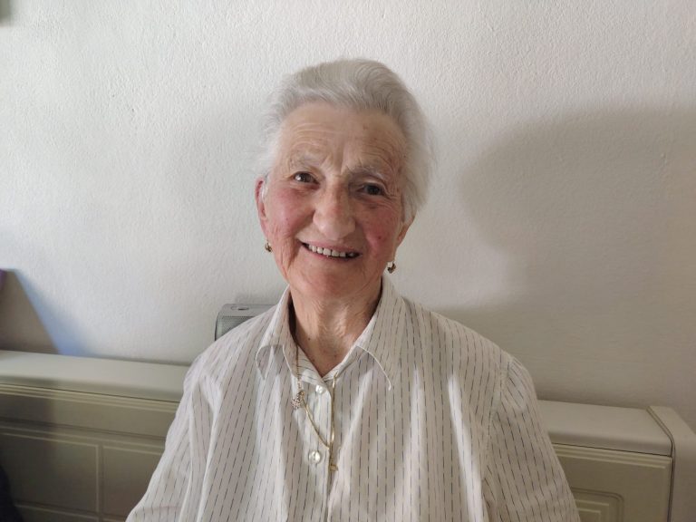 celebra i 100 anni di carla cagnati, un'affascinante viaggio nella vita di una donna straordinaria. scopri storie, aneddoti e momenti significativi che hanno segnato un secolo di esperienze e ricordi indimenticabili.
