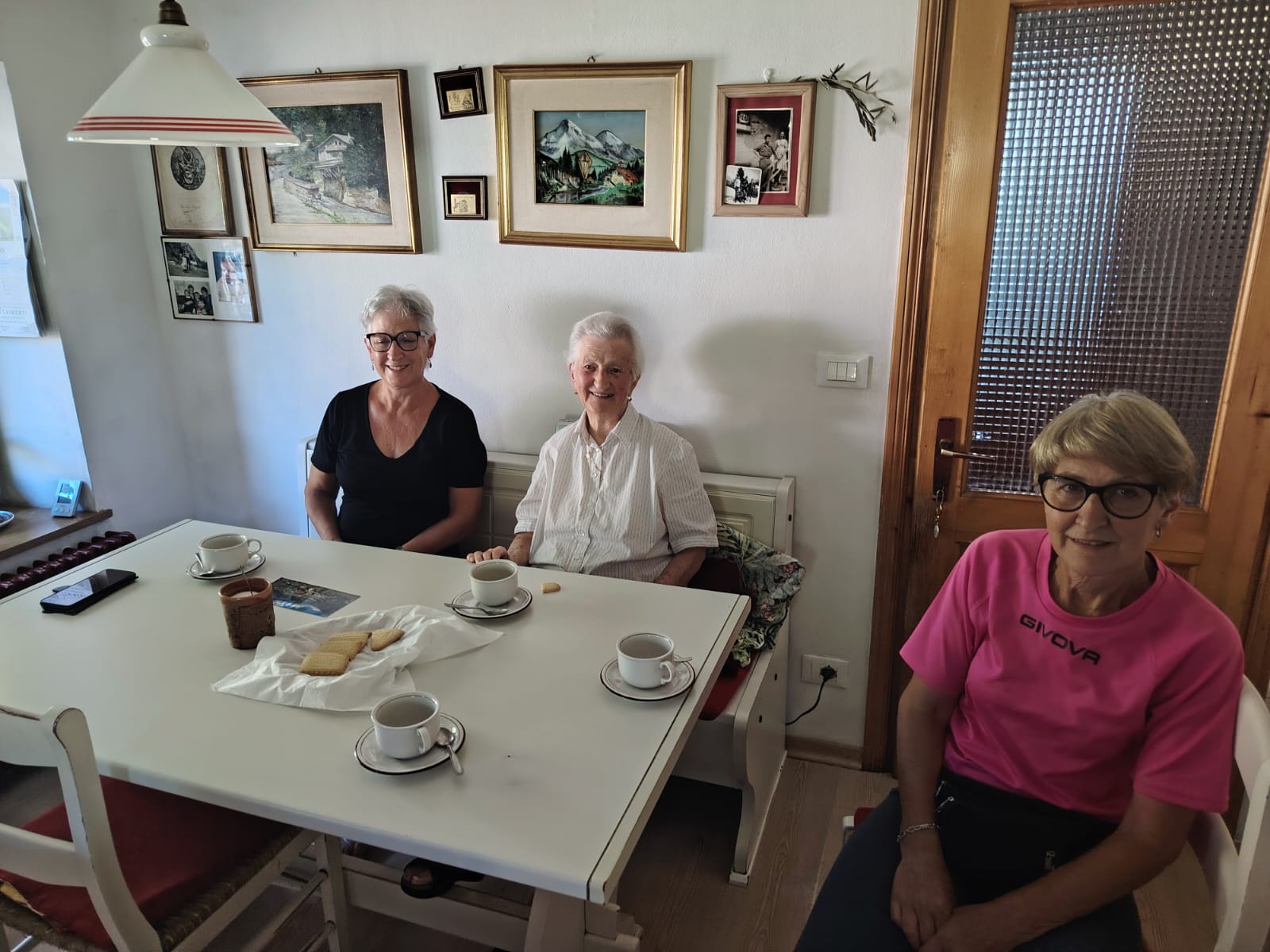 scopri la straordinaria vita di carla cagnati, una donna che ha celebrato 100 anni di esperienze, saggezza e amore. un viaggio attraverso un secolo di cambiamenti e ricordi indimenticabili.