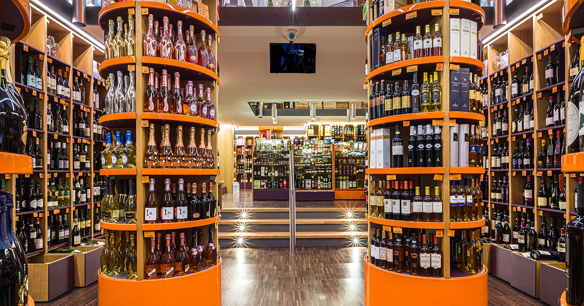 scopri i segreti di gianluca nel nostro dolomiti beer & wine shop: una selezione unica di birre artigianali e vini pregiati direttamente dalle dolomiti. gusti autentici e consigli esperti ti aspettano!