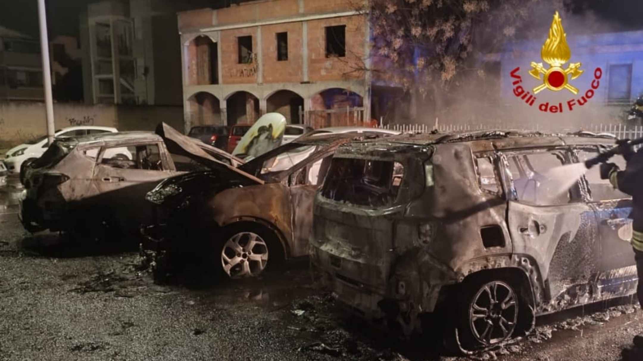 intervento tempestivo dei vigili del fuoco ha evitato un disastro, garantendo la sicurezza e prevenendo danni gravi.