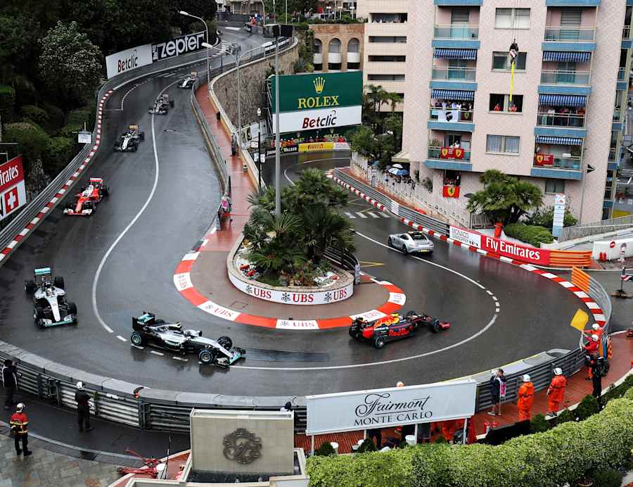 scopri l'emozionante episodio 13 di 'viaggio con ferrari', un'avventura unica tra velocit&agrave; e stile italiano.